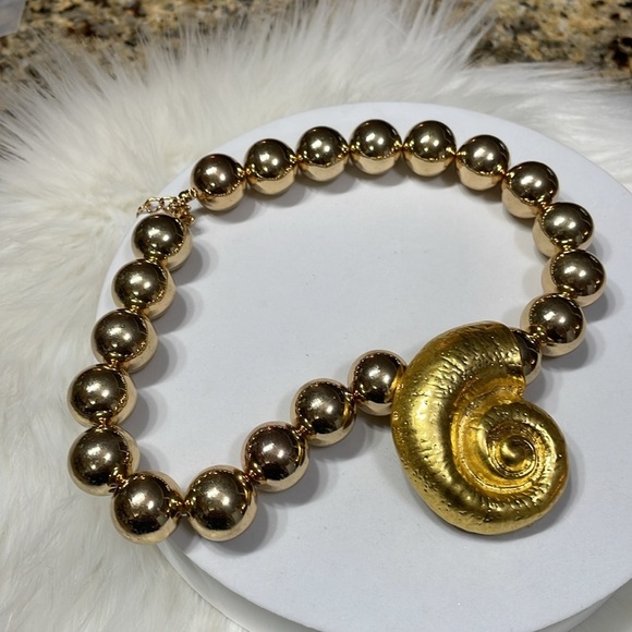 Gold Bauble Conch Shell Oversized Necklace - Picture 3 of 7